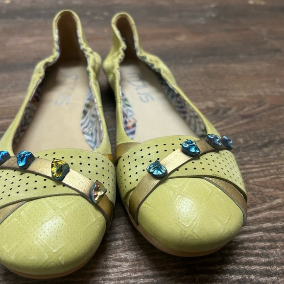 MJUS NWOT 9.5 green/Yellow Flats with Perforated Upper and jewelled toes so cute - Picture 9 of 10